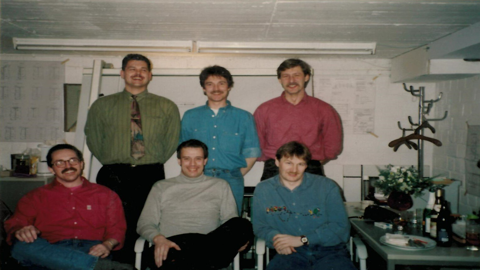 1992: Vom Keller in Bochum-Wattenscheid zum Erfolg – IT-Spezialisten wagen den Schritt in die Selbstständigkeit nach Firmeninsolvenz.