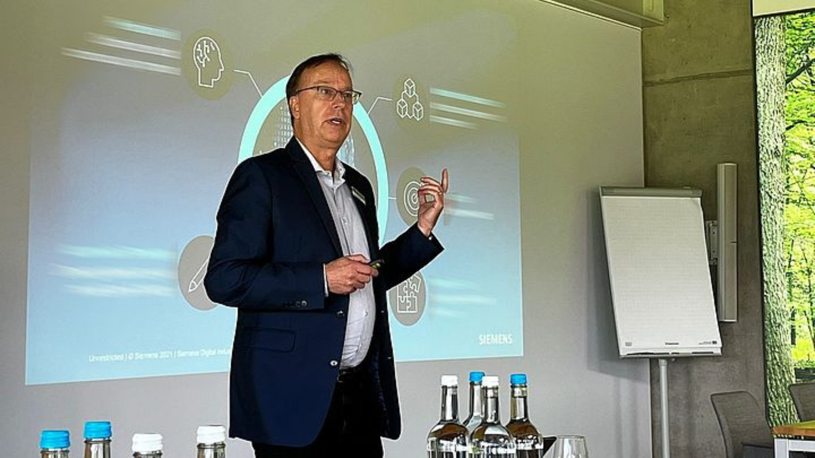 Zukunft im Blick: Solid Edge Entwickler Dan Staples besuchte die ISAP, um deutsche Kunden auf kommende Herausforderungen vorzubereiten.